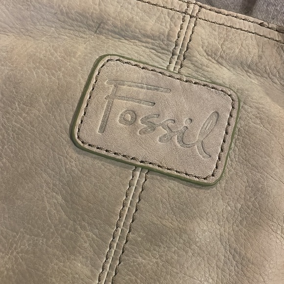 RARE Fossil crossbody purse with butterfly detail. - Picture 4 of 6